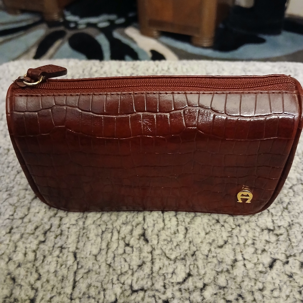 Cosmetic bag